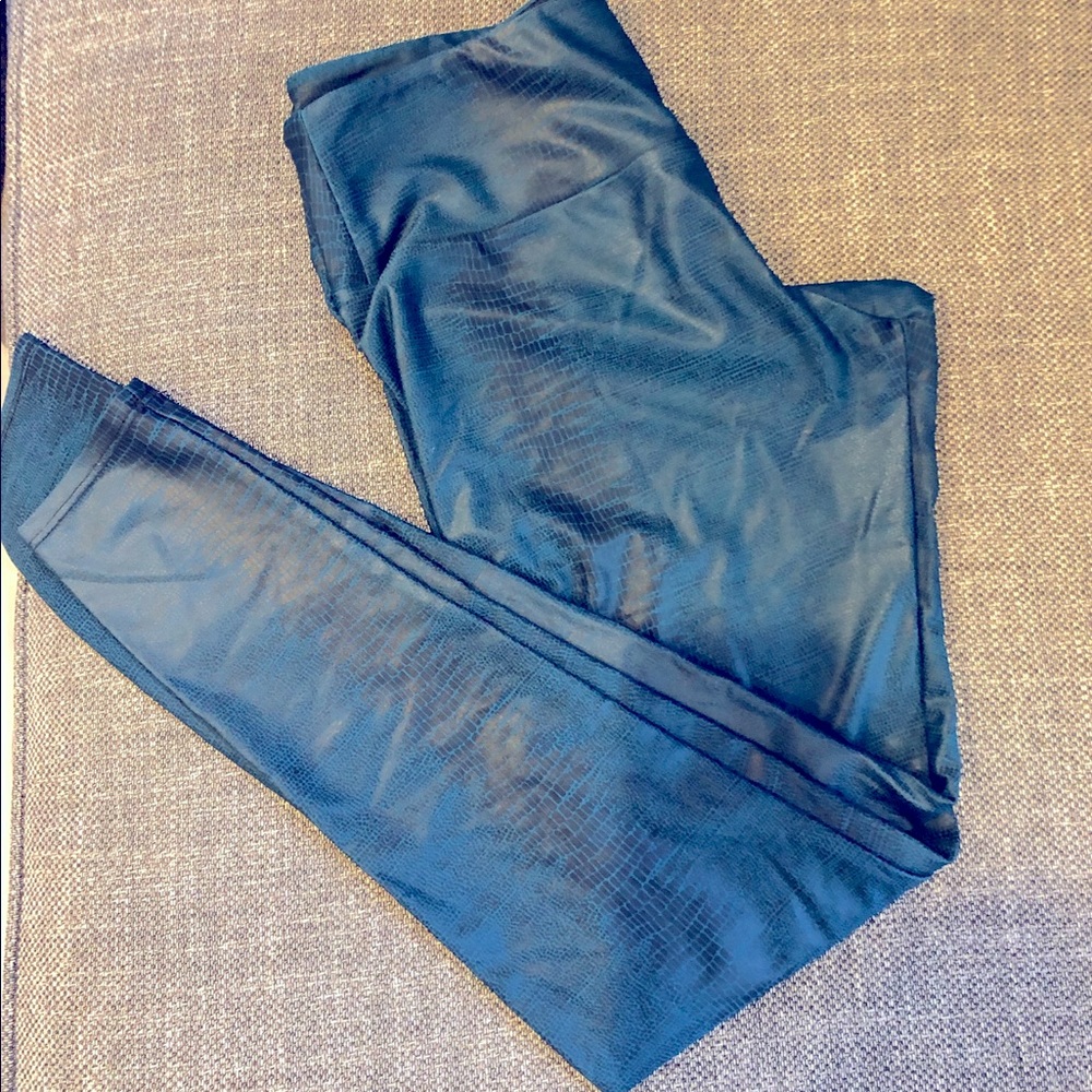 Onzie dark teal snake pattern yoga leggings.